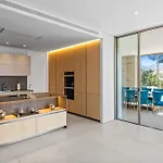 Amazing Modern Located Mins From Rdr234 Villa
