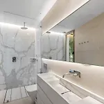 Amazing Modern Located Mins From Rdr234