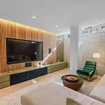 Amazing Modern Located Mins From Rdr234 *