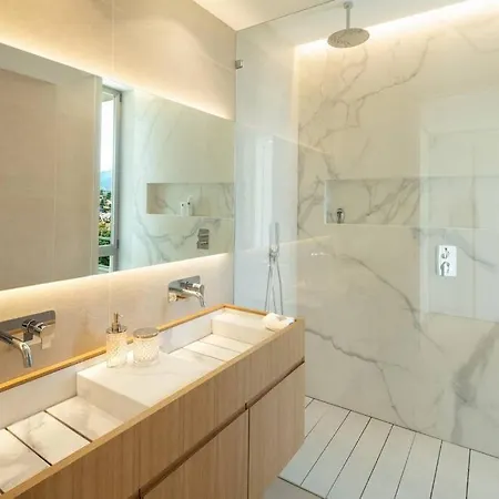 Amazing Modern Located Mins From Rdr234 *