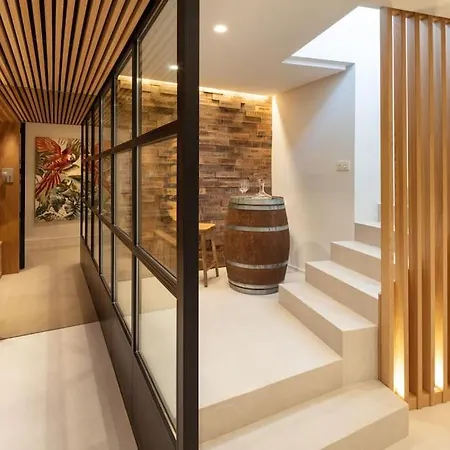 Amazing Modern Located Mins From Rdr234