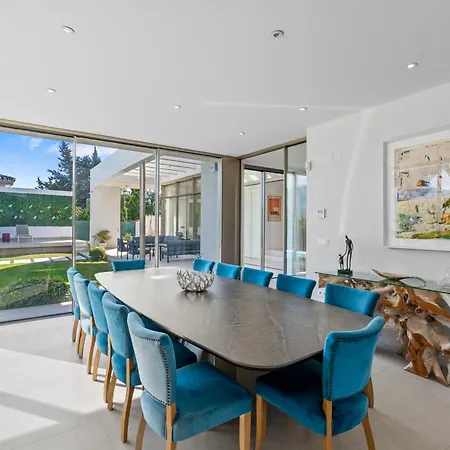 Amazing Modern Located Mins From Rdr234 Villa