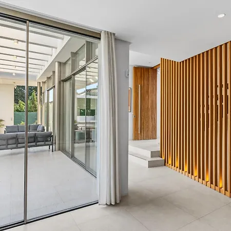 Amazing Modern Located Mins From Rdr234 Villa *
