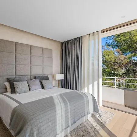 Amazing Modern Located Mins From Rdr234 Villa