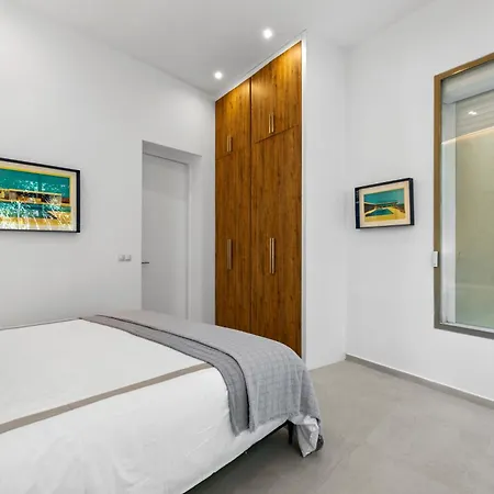 Amazing Modern Located Mins From Rdr234 Villa *