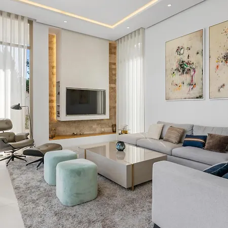 Amazing Modern Located Mins From Rdr234 Вилла